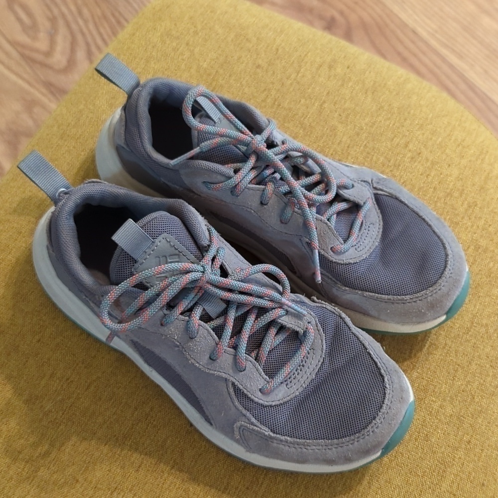 Columbia Pivot Hiking Shoe w Techlite midsole and Omni-Grip outsole, women's 7